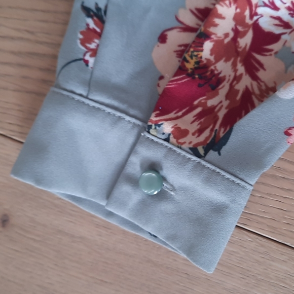 Suzy Shier Floral Blouse Sz Small With Tie At Waist - Picture 7 of 7